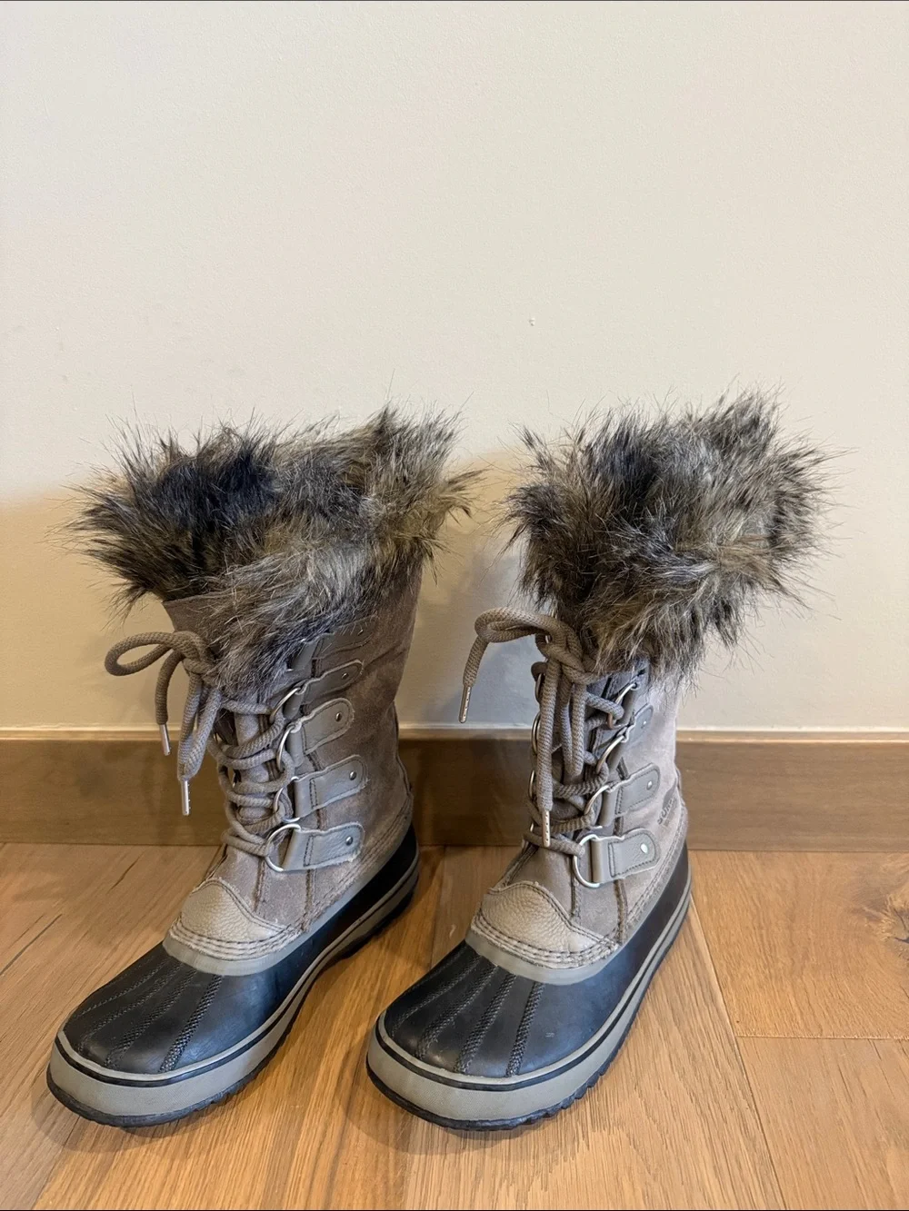 Sorel Women's Taupe and Black Fur-Trim Winter Boots